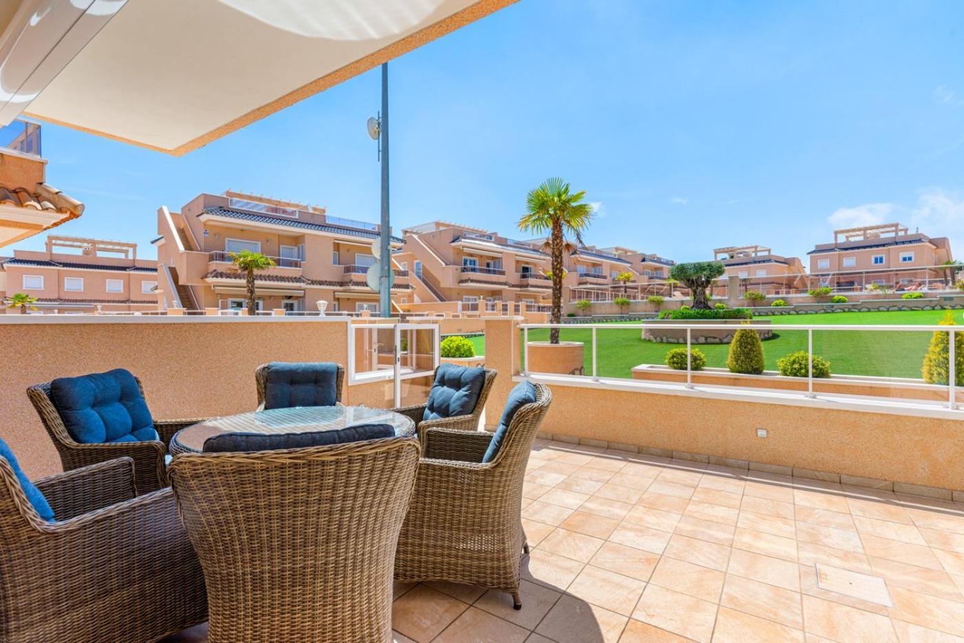 Apartments Punta Prima Indoor & Outdoor Pool Τορεβιέχα Εξωτερικό φωτογραφία